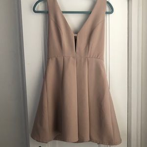 Sleeveless V Neck Pleated Dress | HYFVE